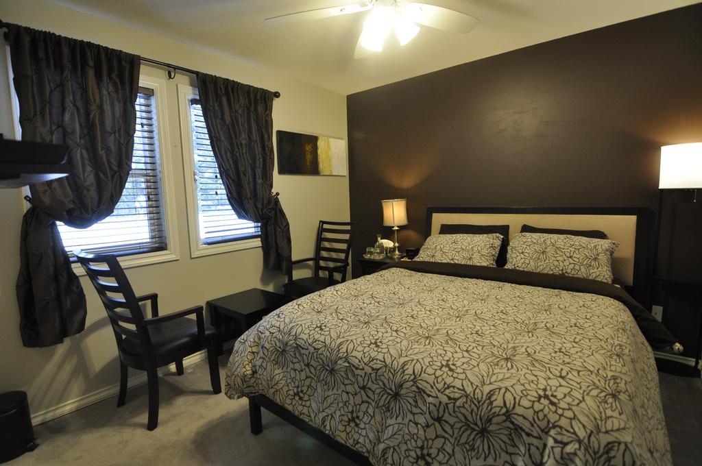Cornerstone Bed And Breakfast Revelstoke Oda fotoğraf