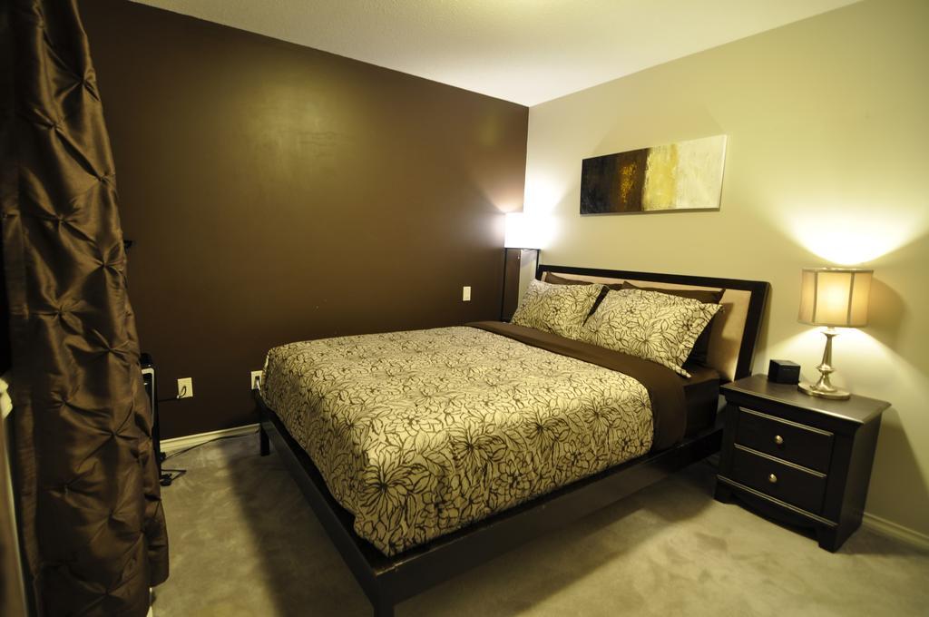 Cornerstone Bed And Breakfast Revelstoke Oda fotoğraf