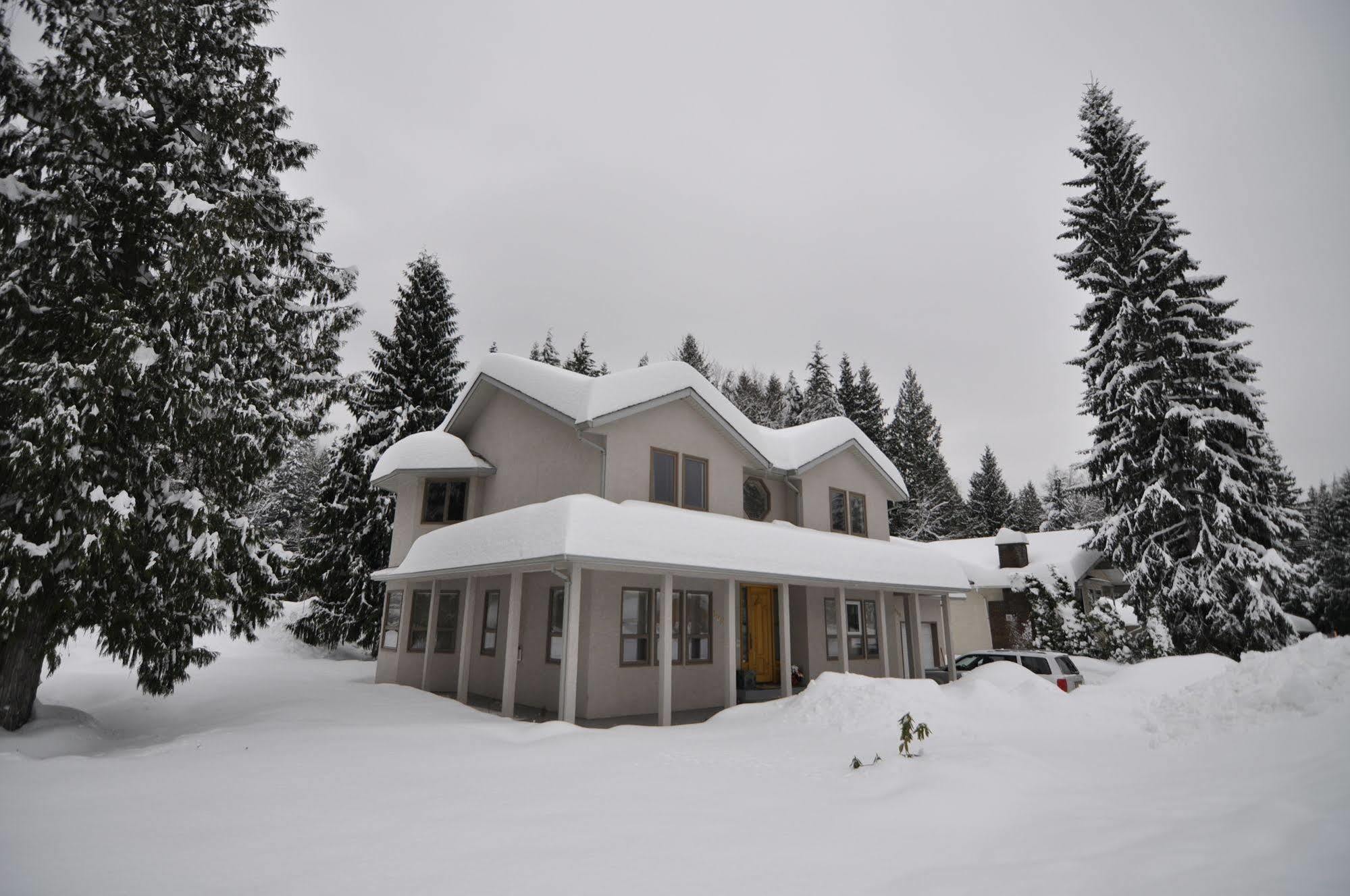 Cornerstone Bed And Breakfast Revelstoke Dış mekan fotoğraf