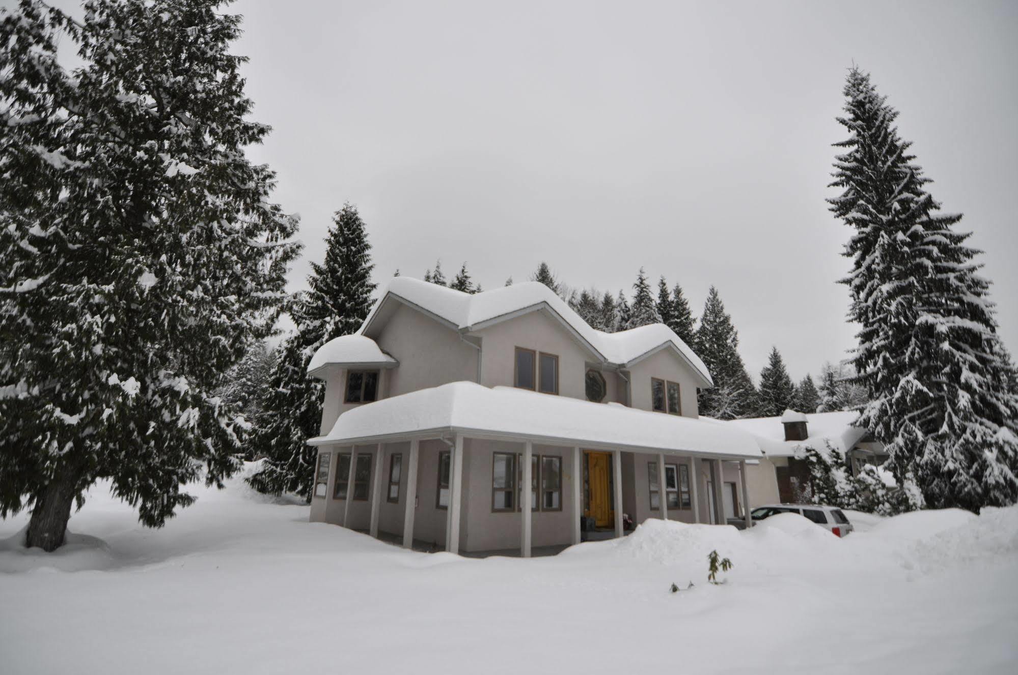 Cornerstone Bed And Breakfast Revelstoke Dış mekan fotoğraf